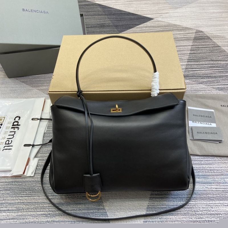 G*u*i top handle bags